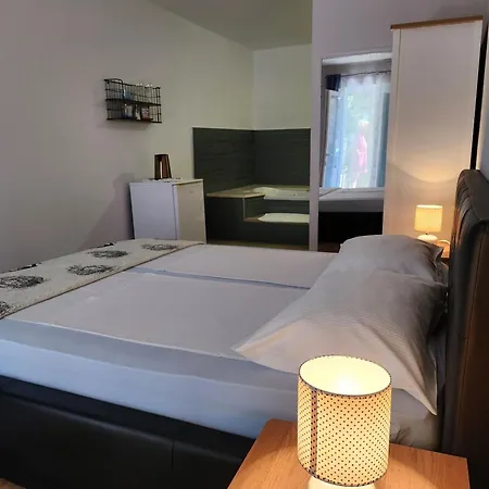 And Napoli Apartment *